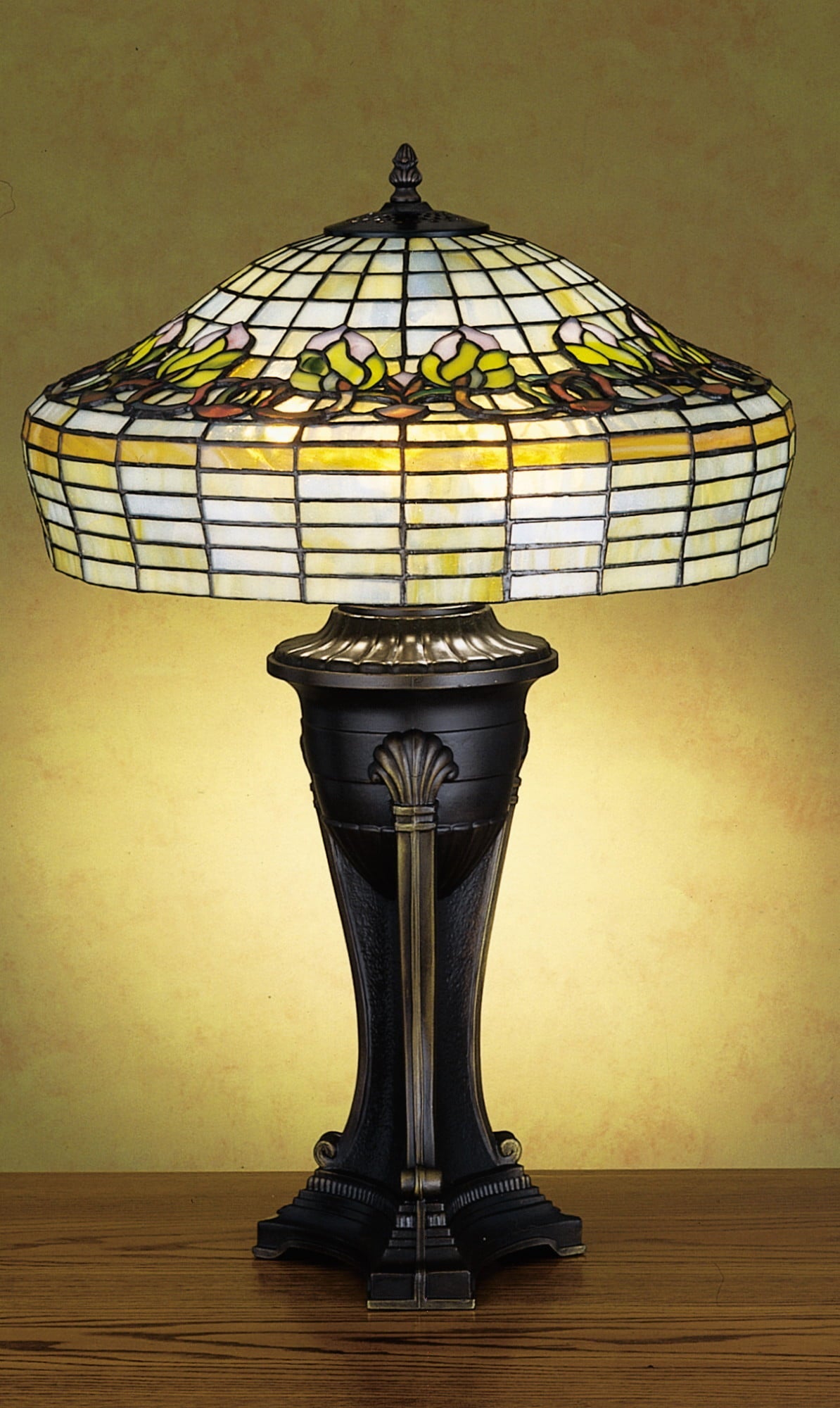 Meyda  27522 Vintage Stained Glass /  Table Lamp From The Handel Grapevine