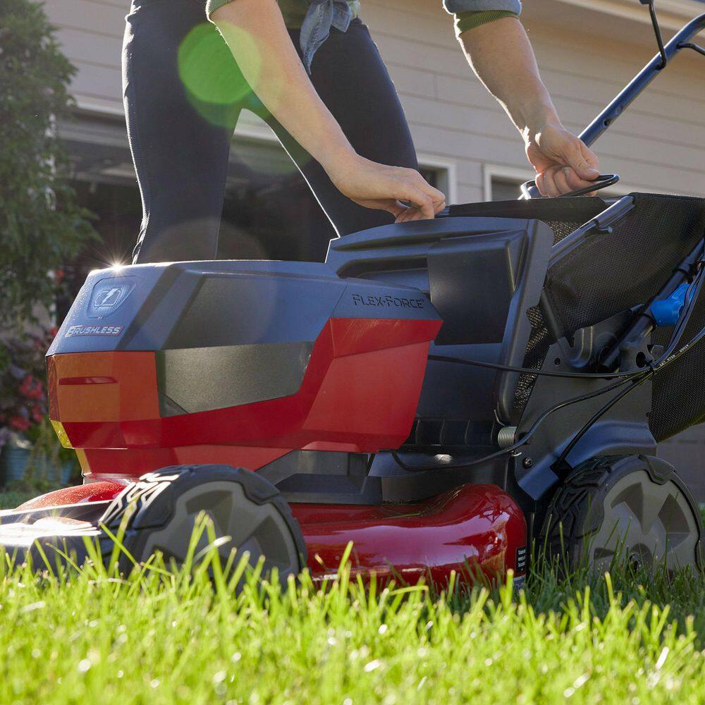 Toro 21323 21in. Recycler SmartStow 60-Volt Lithium-Ion Brushless Cordless Battery Walk Behind Push Mower - 4.0 Ah Battery， Charger