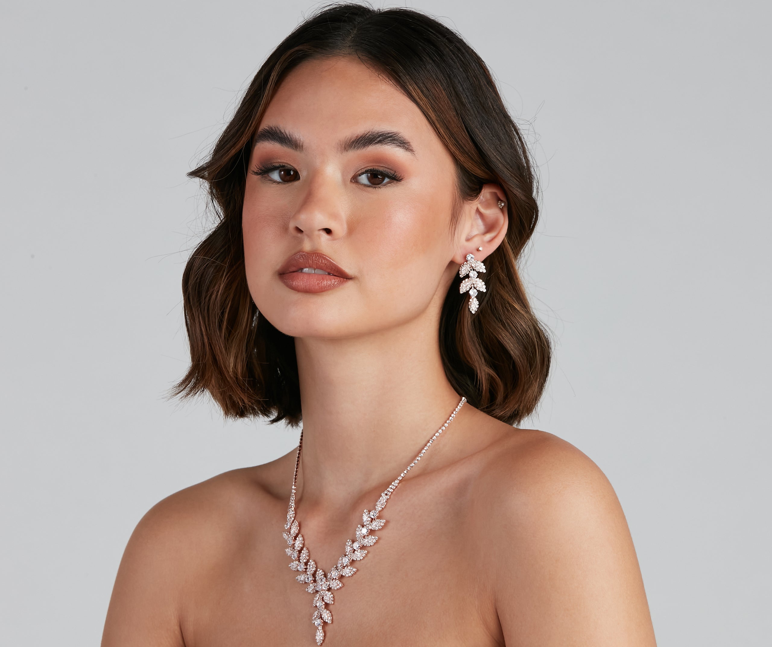 Elegant Stunner Necklace And Earrings Set