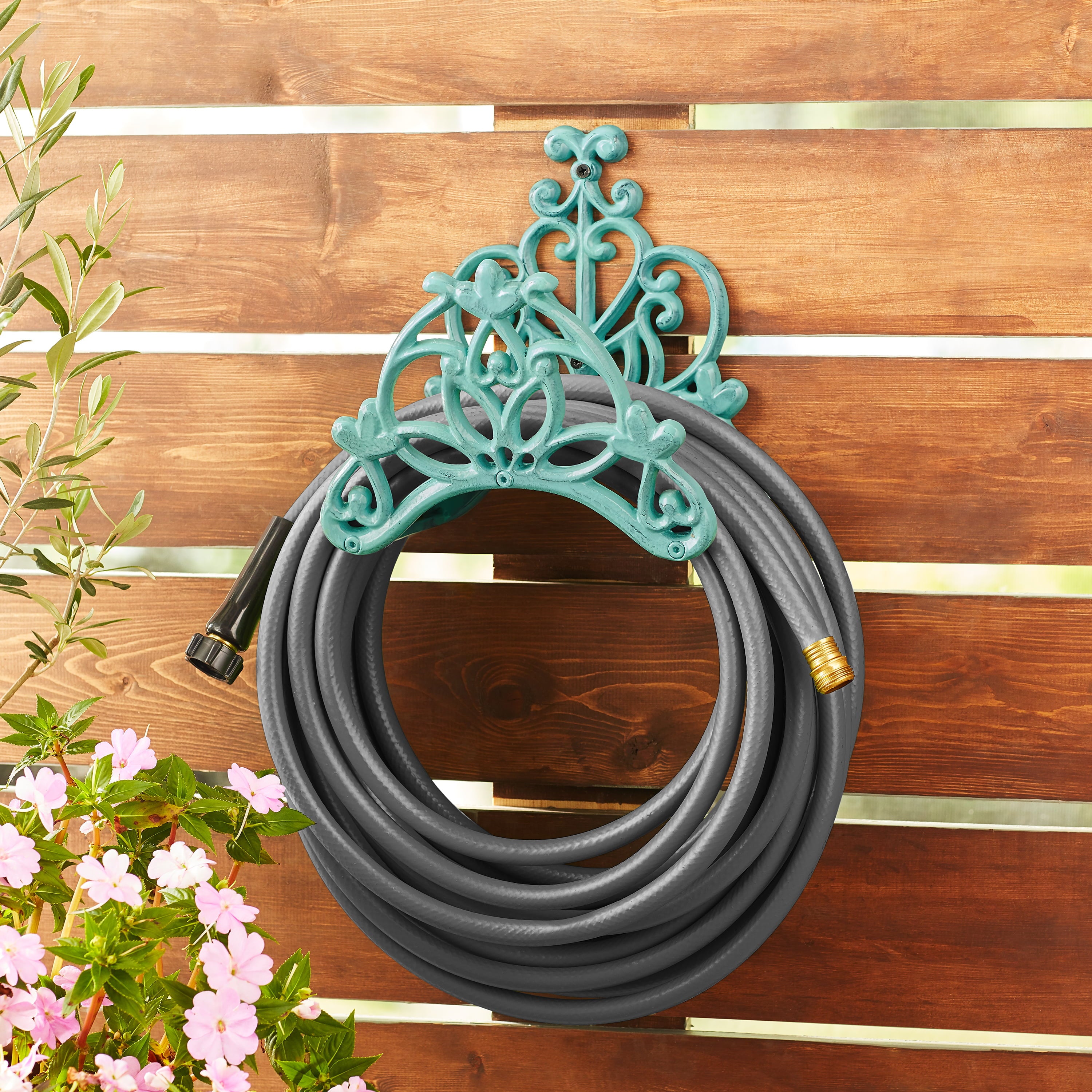The Pioneer Woman Goldie Decorative Hose Hanger， Teal