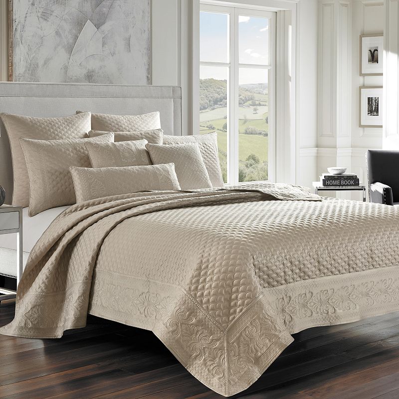 Five Queens Court Lincoln Quilt Set with Shams