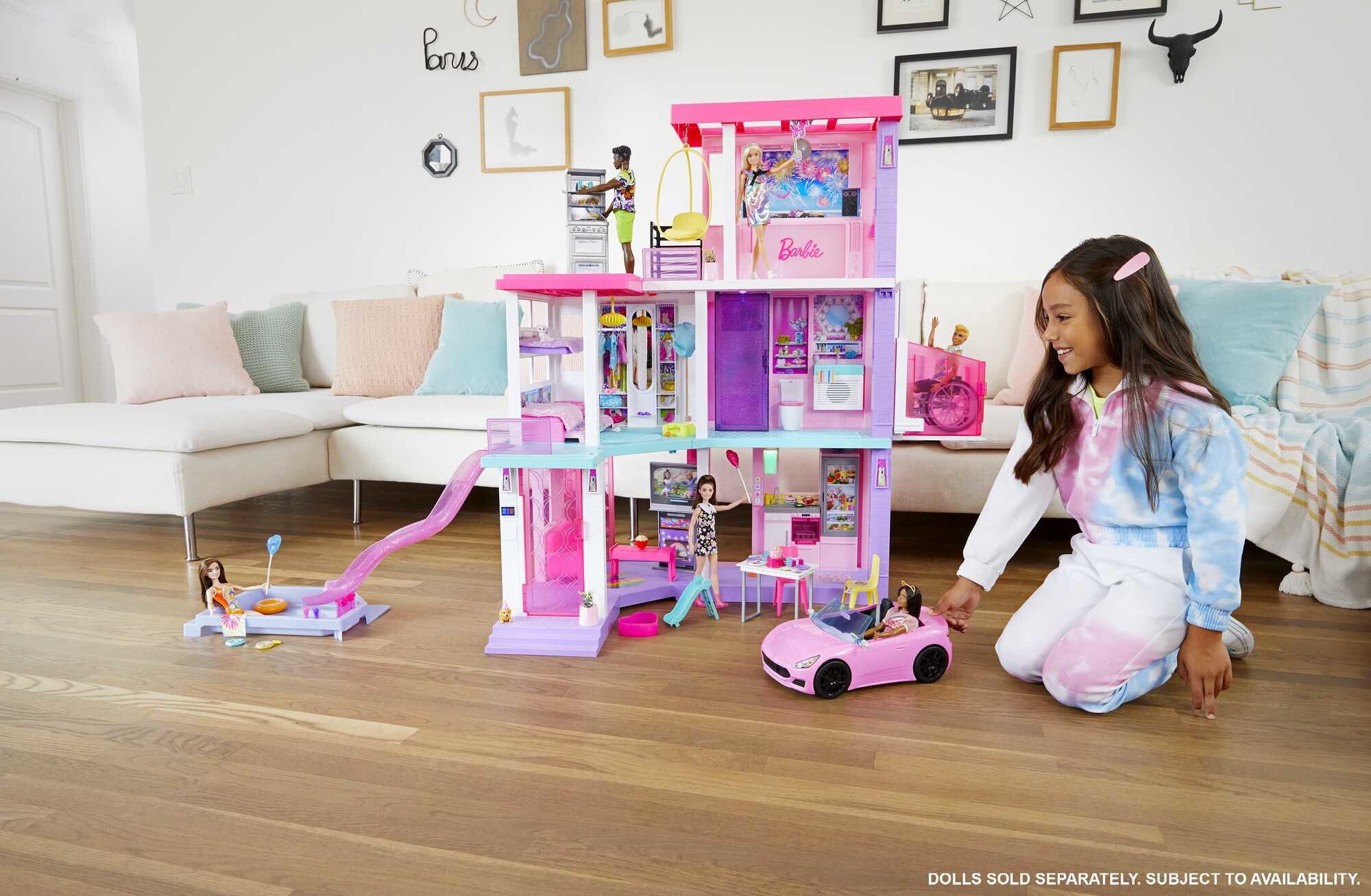 Barbie Deluxe Special Edition 60th DreamHouse Dollhouse Playset with 2 Dolls， Car and 100+ Pieces