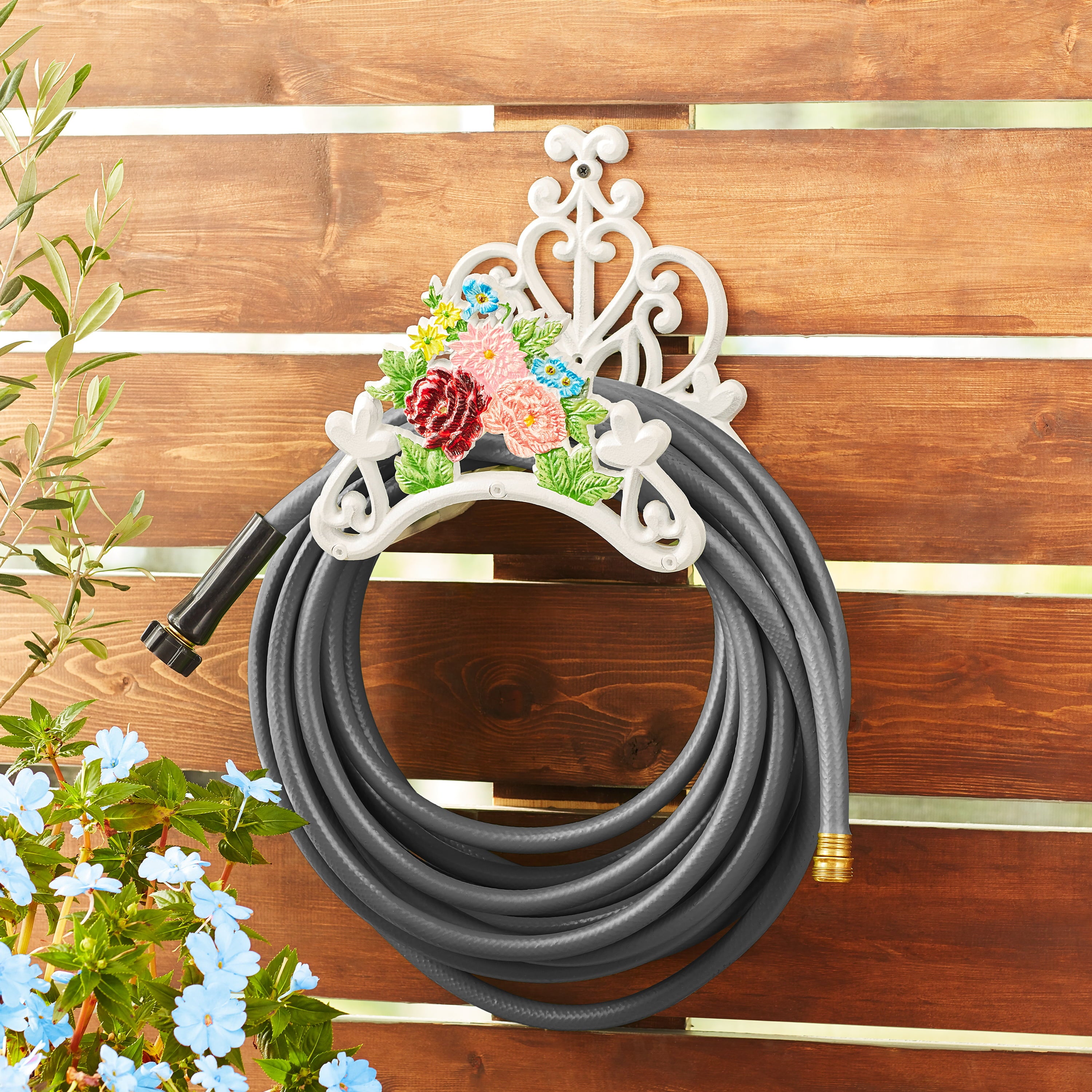 The Pioneer Woman Decorative Metal Floral Hose Hanger， White