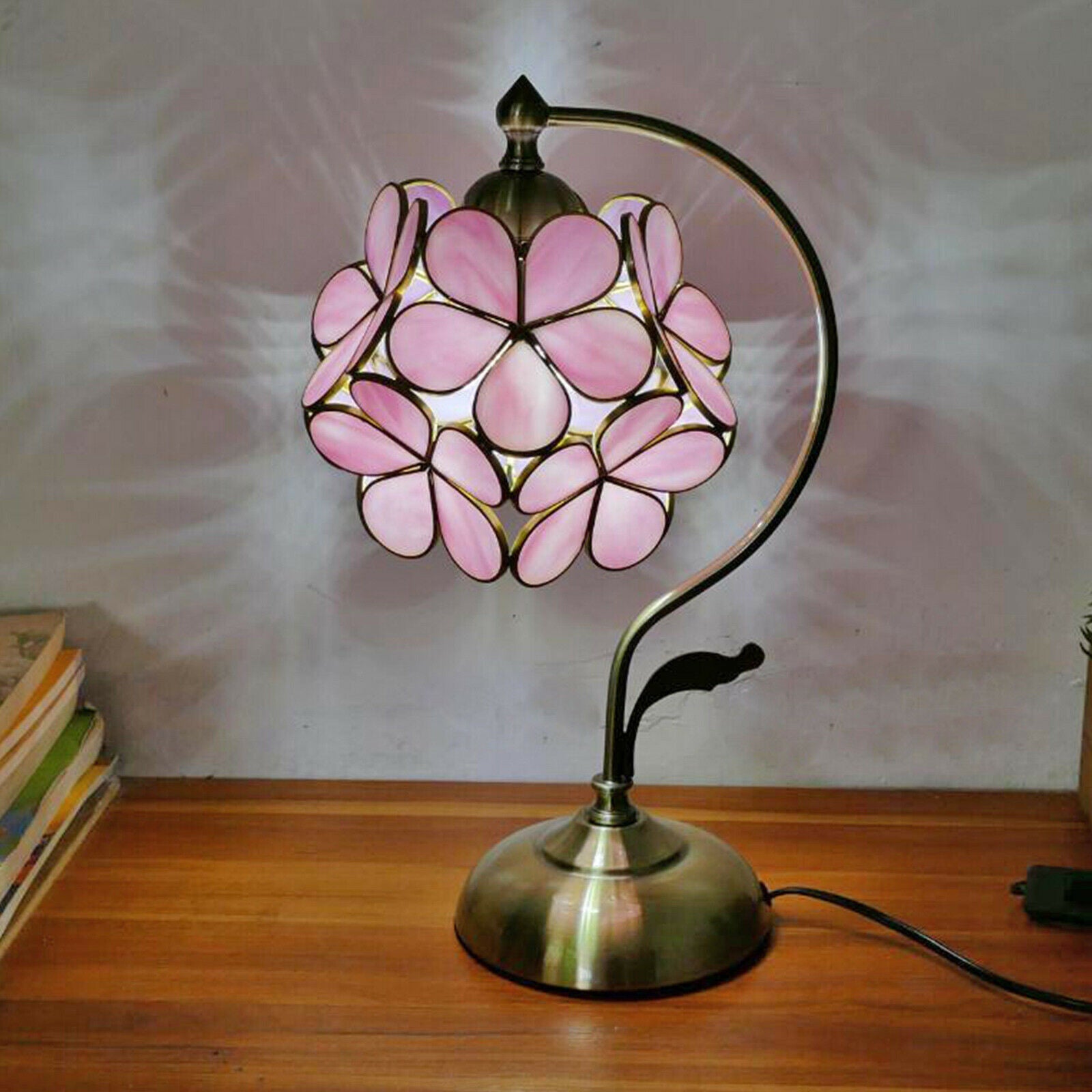 Fichiouy Retro Desk Lamp Stained Glass Petal Table Light Reading Lamp Bedside Light for Bedroom E27
