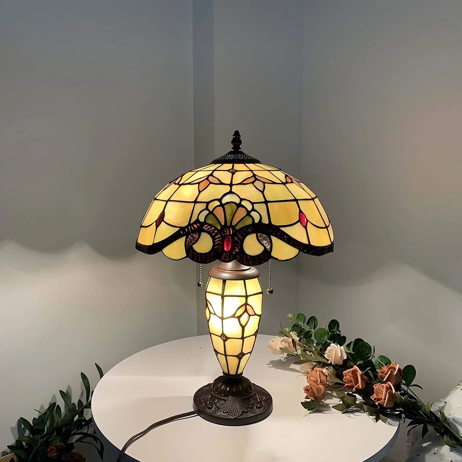 Bieye L10799 Baroque  Style Stained Glass Table Lamp, Lighted Base, 14" W x 21" H