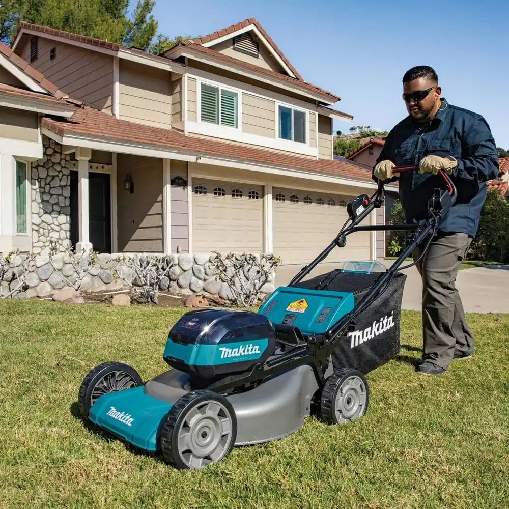 Makita 40-Volt max XGT Brushless Cordless 21 in. Walk Behind Self-Propelled Commercial Lawn Mower Kit (4.0Ah) GML01SM