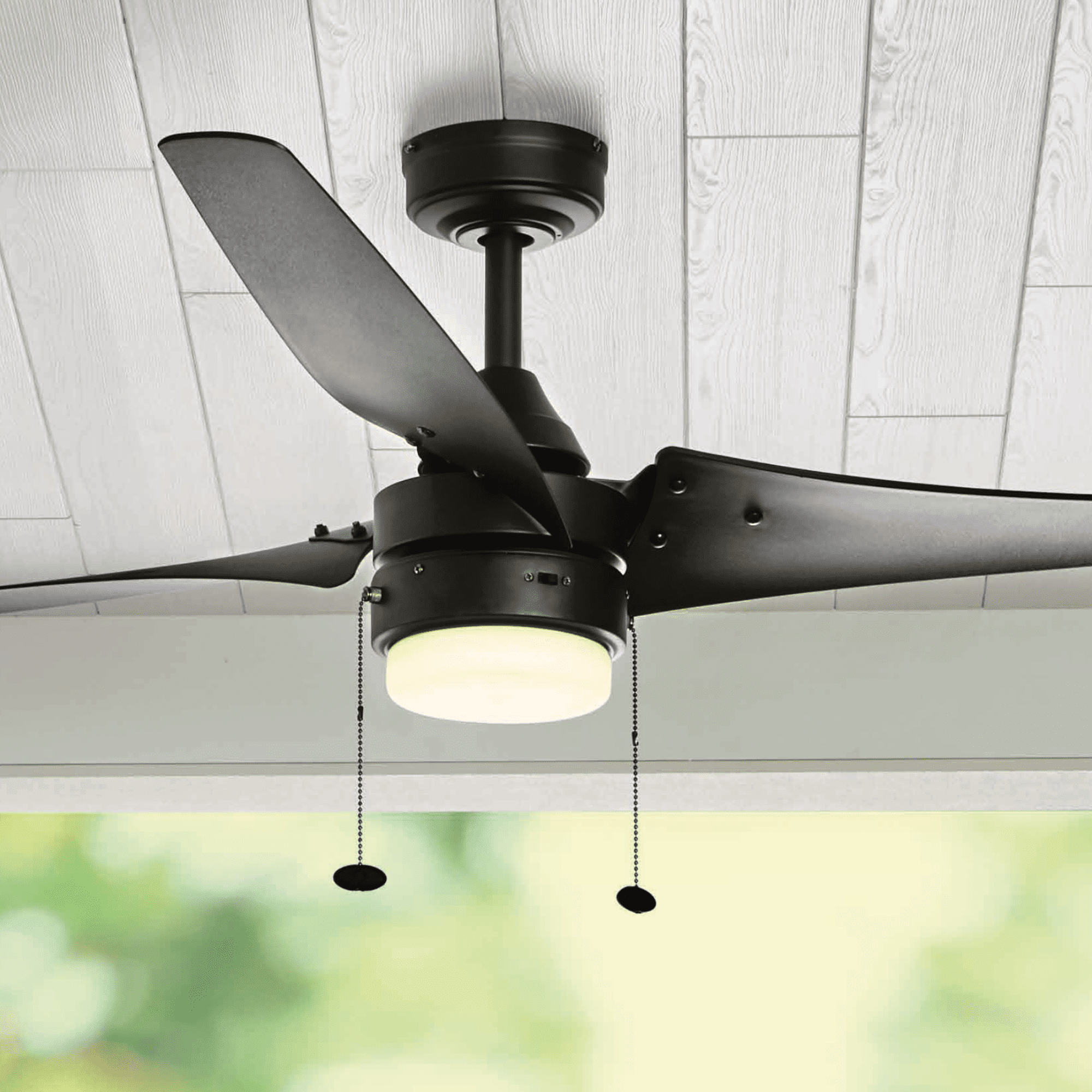 Better Homes and Gardens 56” Black Indoor/Outdoor Ceiling Fan with 3 Blades， Light Kit， Pull Chains and Reverse Airflow