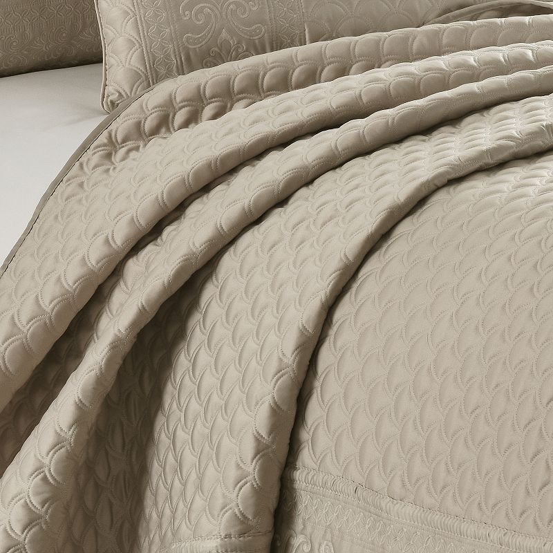 Five Queens Court Lincoln Quilt Set with Shams