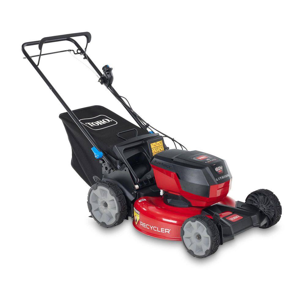 Toro 21326 21 in. Recycler SmartStow 60-Volt Brushless Cordless Battery Walk Behind Self-Propelled Mower - 5.0 Ah Battery and Charger