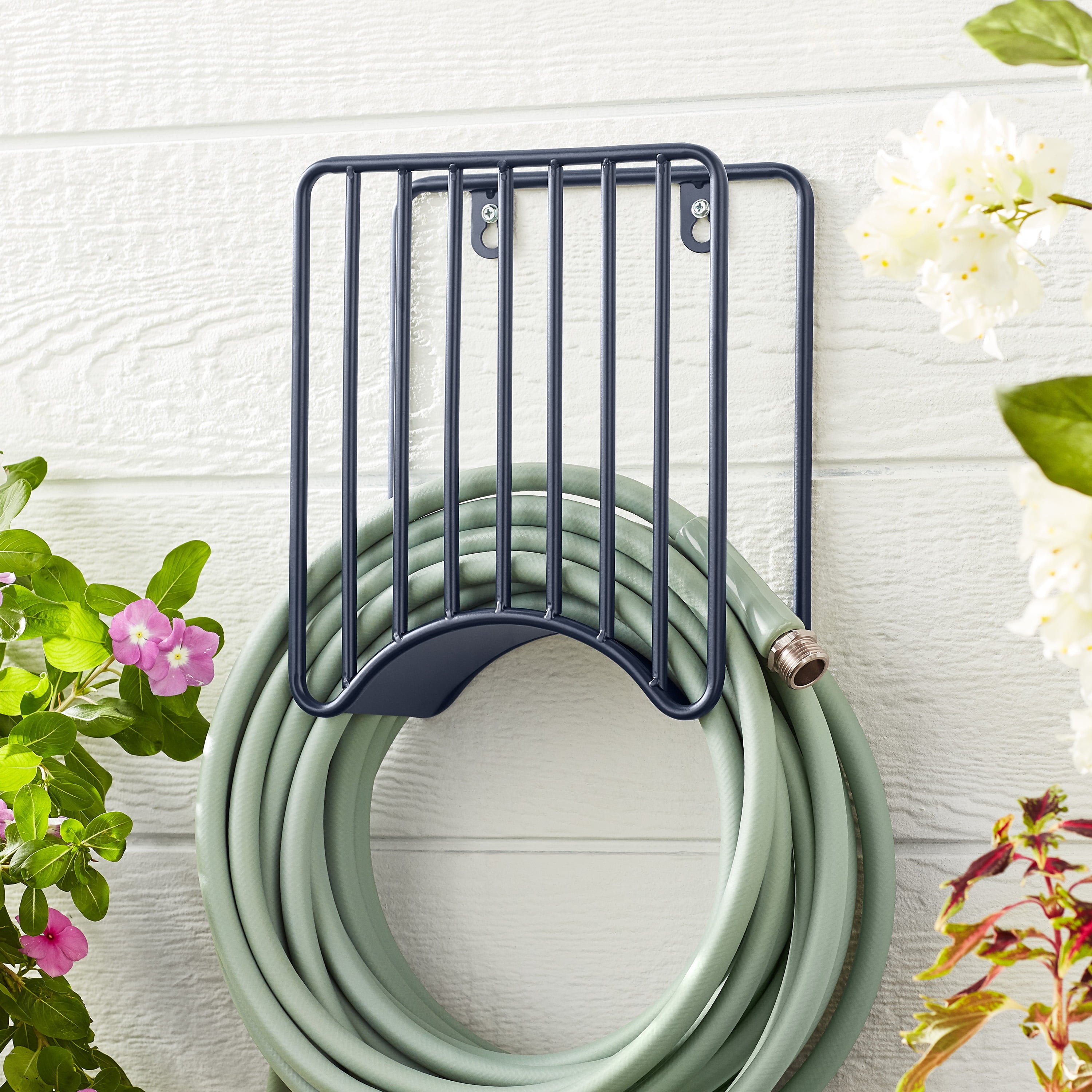 Better Homes and Gardens 100’ Wall-Mount Metal Hose Hanger， Blue Cove
