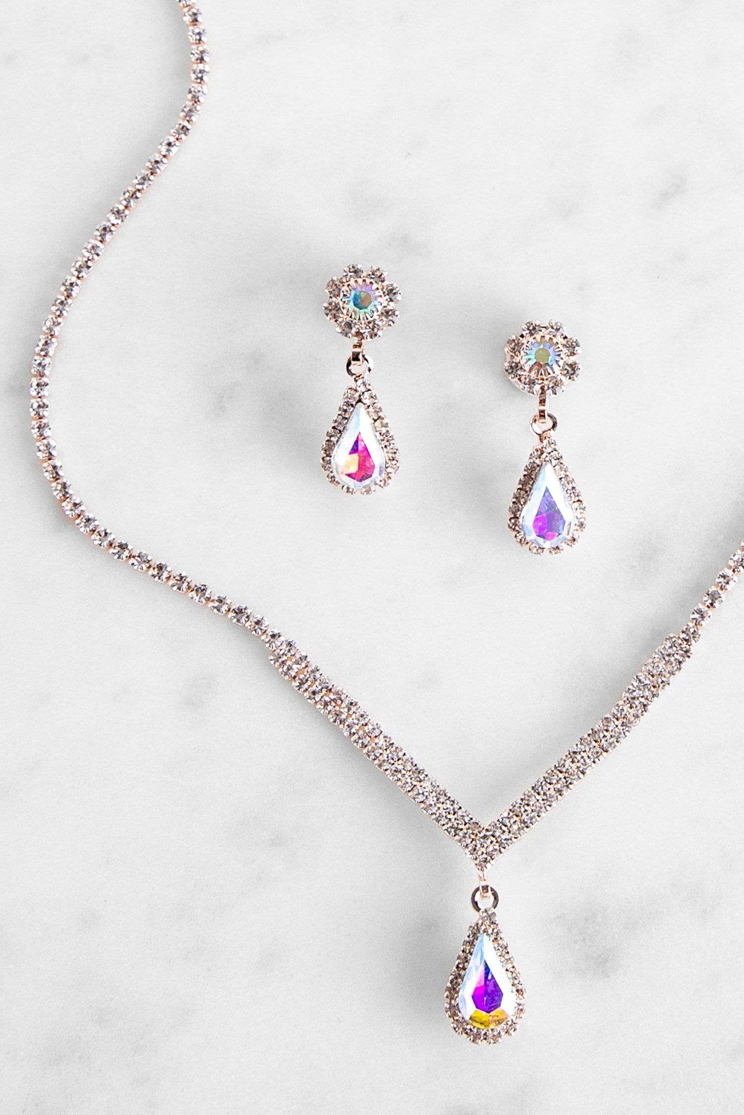 A Drop Of Glam Necklace Set